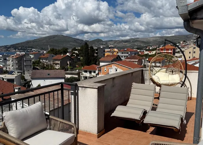 4-bedroom Family Paradise With View