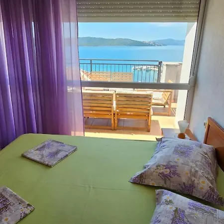 4-bedroom Family Paradise With View Апартаменты Трогир