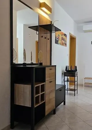 Апартаменты 4-bedroom Family Paradise With View Трогир