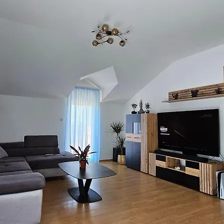 Апартаменты 4-bedroom Family Paradise With View Трогир
