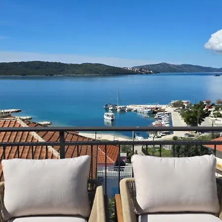 4-bedroom Family Paradise With View Трогир