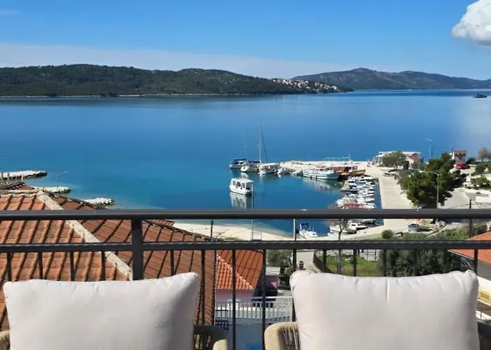 4-bedroom Family Paradise With View Trogir